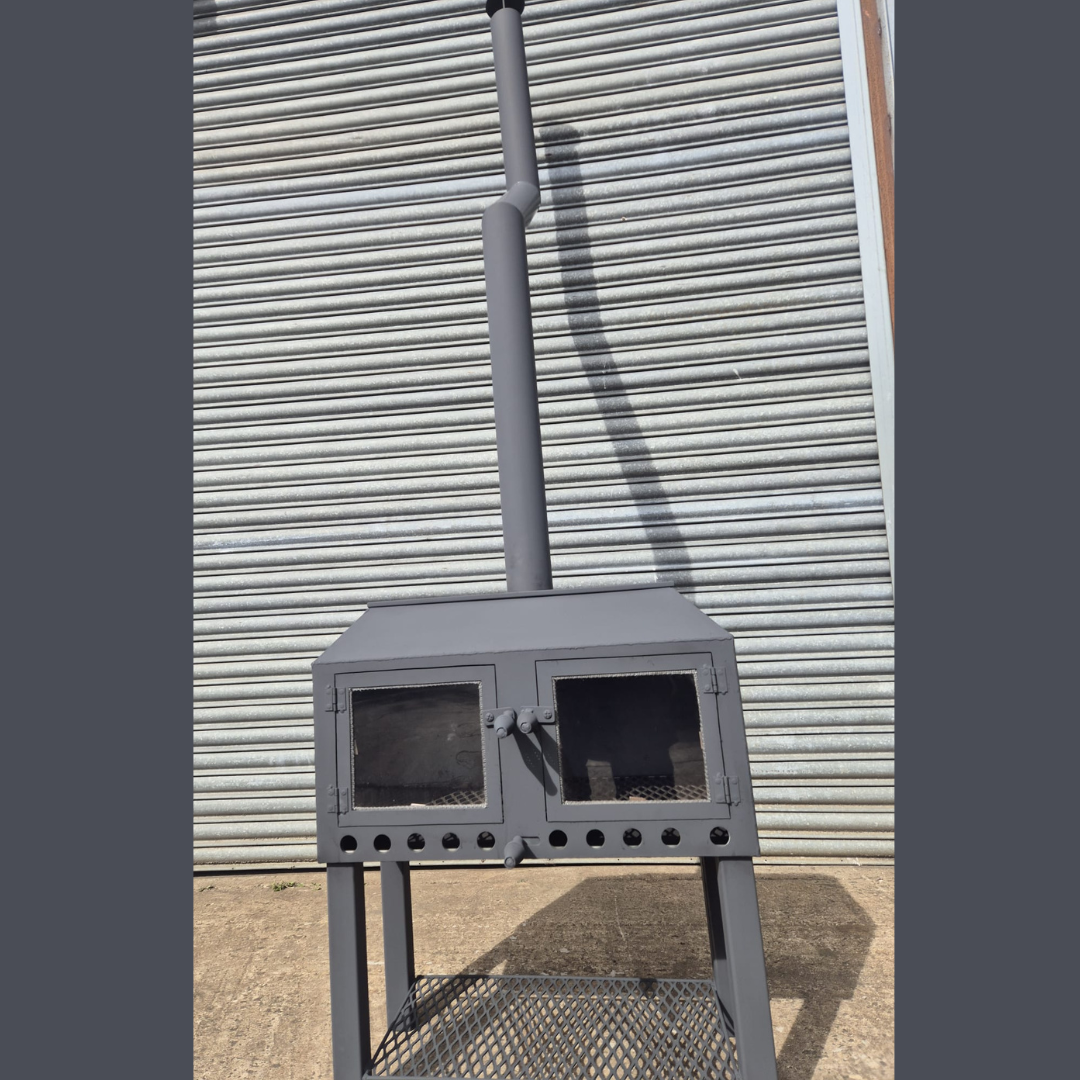 Double-fronted outdoor stove