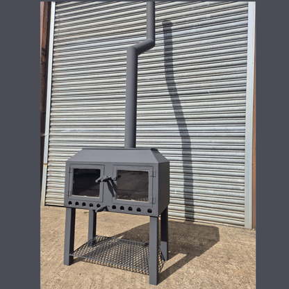 Double-fronted outdoor stove