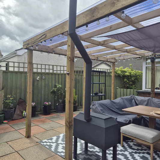 Double-fronted outdoor stove